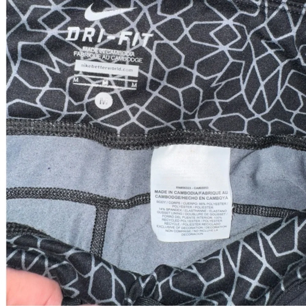 Nike Dri-Fit Starglass Epic Run‎ Women's Small Crops Gray Reflective Silver Sz M